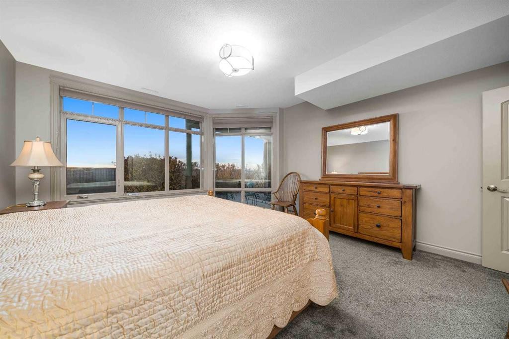 30 Palisades Mews Ne, Medicine Hat, AB - Indoor Photo Showing Bedroom