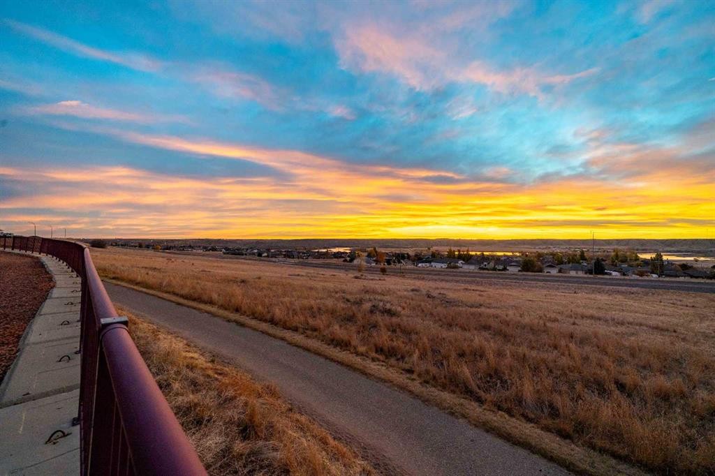 30 Palisades Mews Ne, Medicine Hat, AB - Outdoor With View