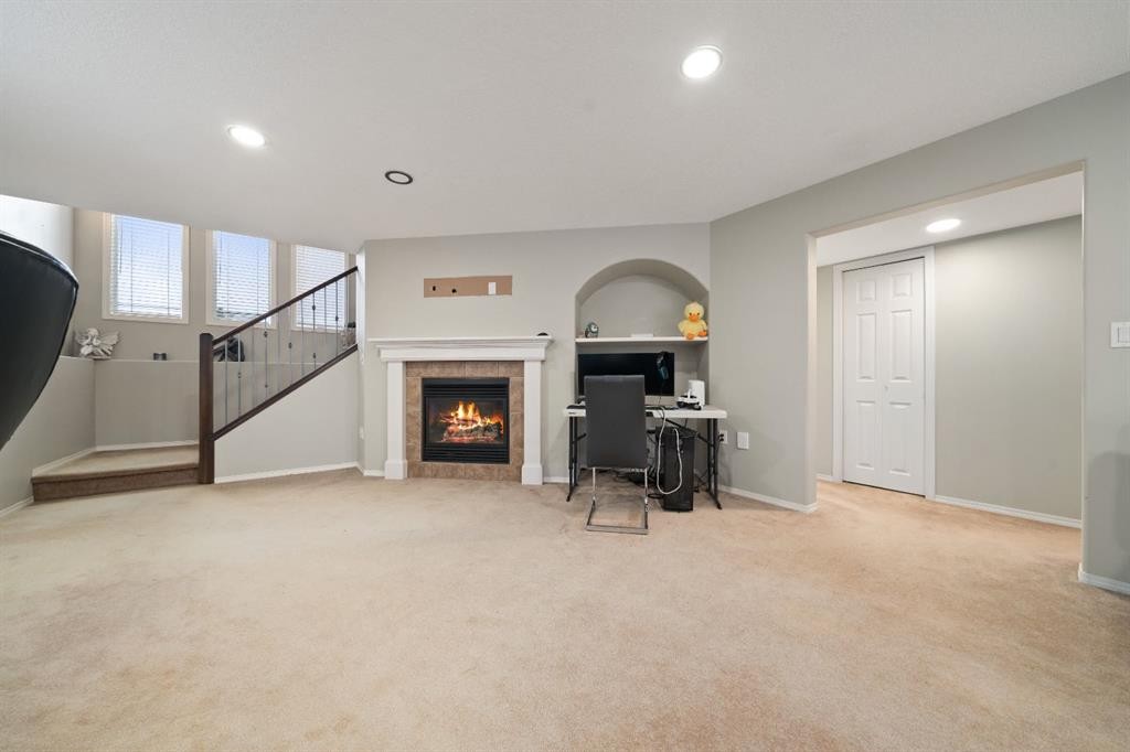 20 Cottonwood Close Sw, Medicine Hat, AB - Indoor With Fireplace
