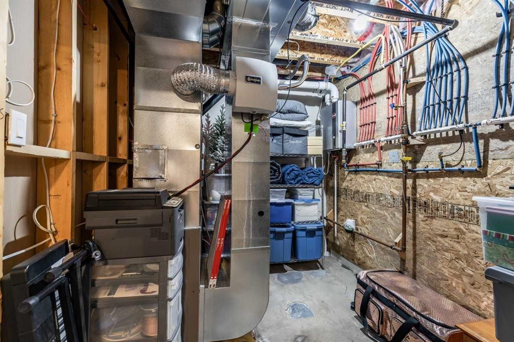 324 Somerside Crescent Se, Medicine Hat, AB - Indoor Photo Showing Basement