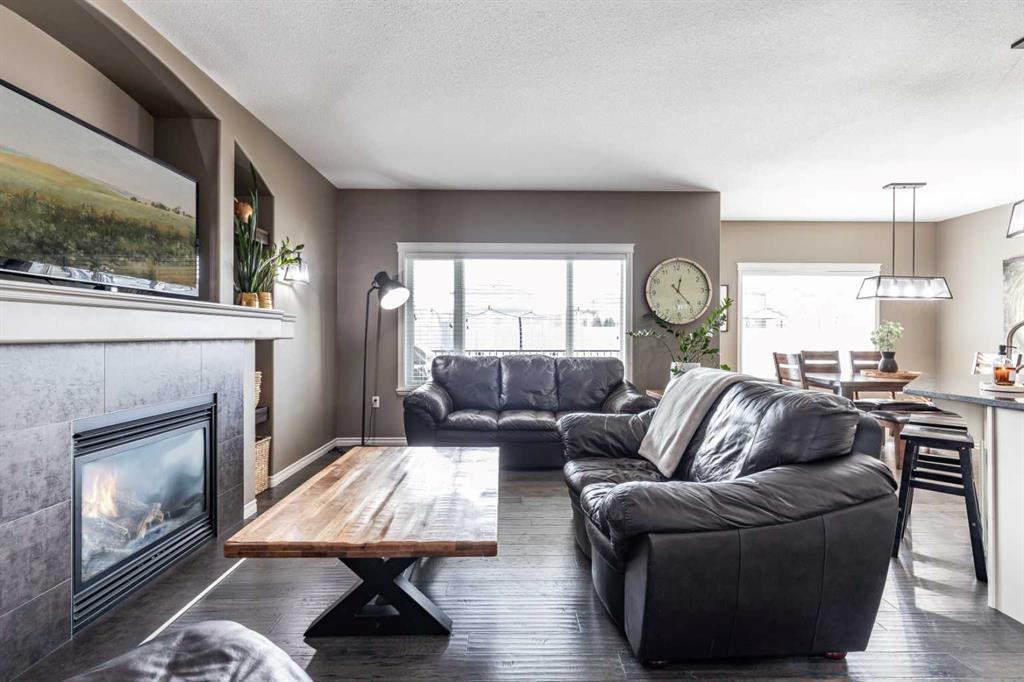 324 Somerside Crescent Se, Medicine Hat, AB - Indoor Photo Showing Living Room With Fireplace