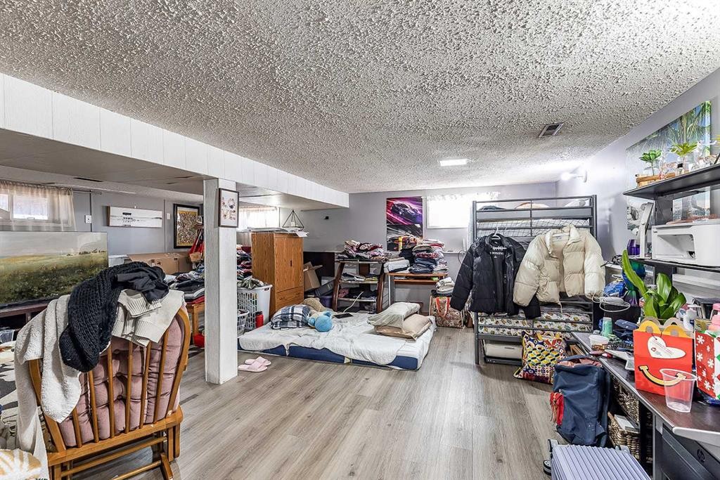 201 5 Street Se, Medicine Hat, AB - Indoor