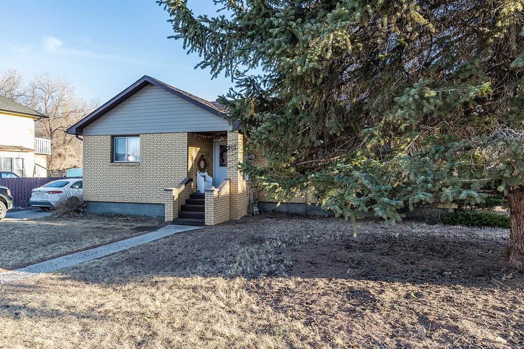 201 5 Street Se, Medicine Hat, AB - Outdoor