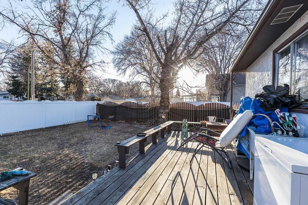 201 5 Street Se, Medicine Hat, AB - Outdoor