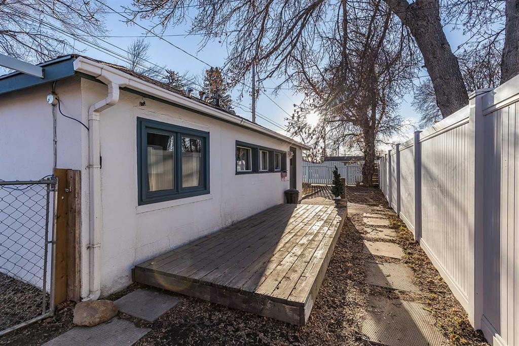 201 5 Street Se, Medicine Hat, AB - Outdoor