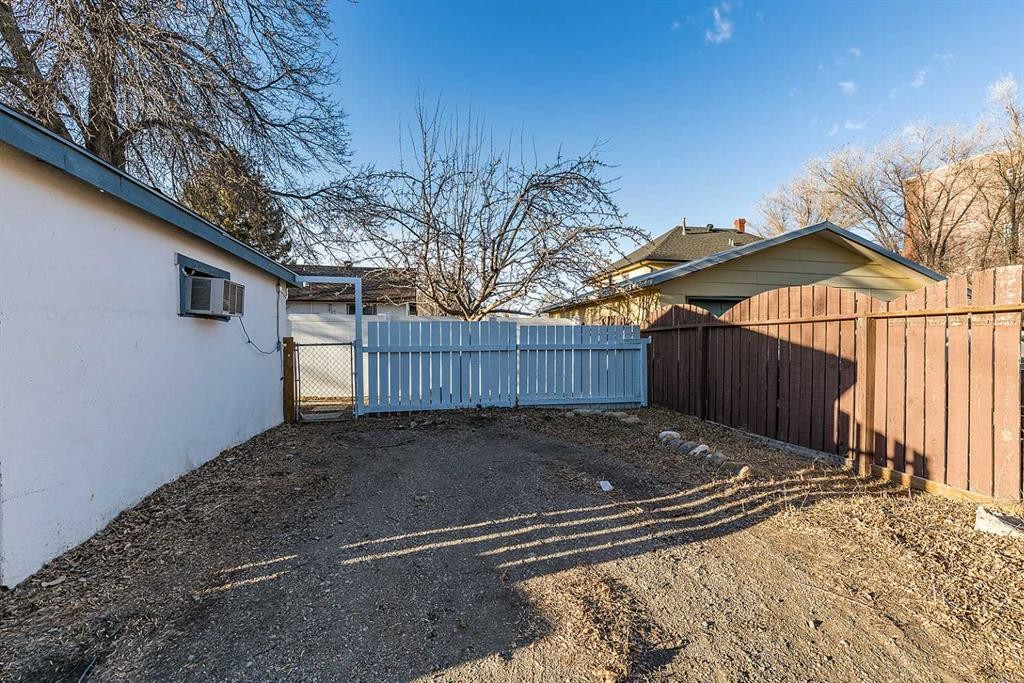 201 5 Street Se, Medicine Hat, AB - Outdoor