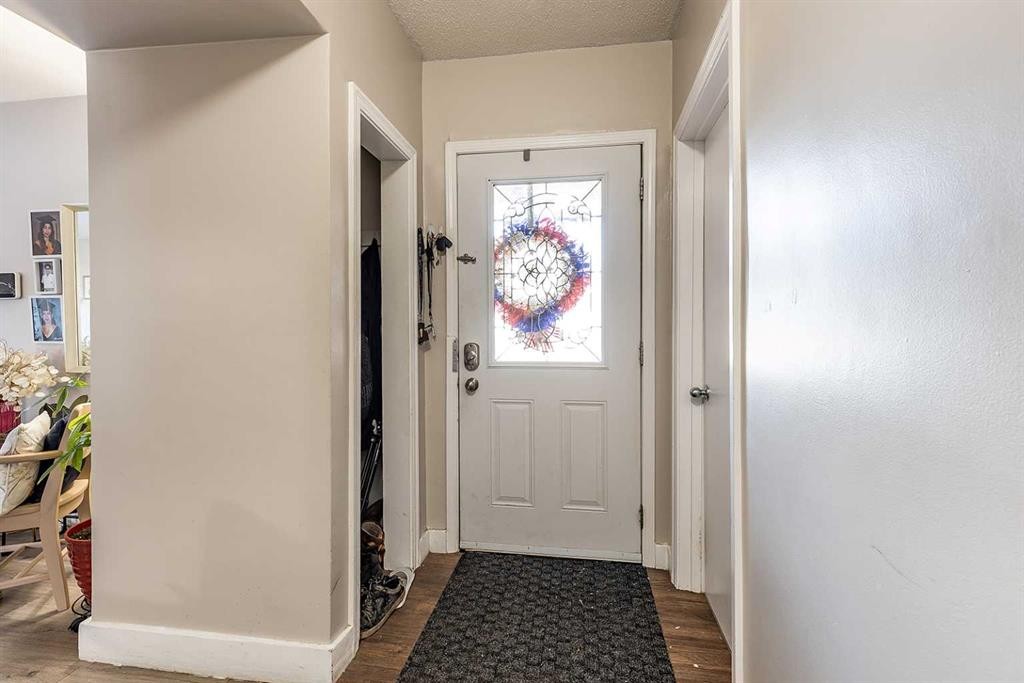 201 5 Street Se, Medicine Hat, AB - Indoor Photo Showing Other Room