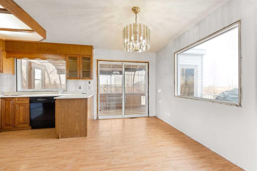 626 Old Highway 1, Walsh, AB - Indoor Photo Showing Kitchen