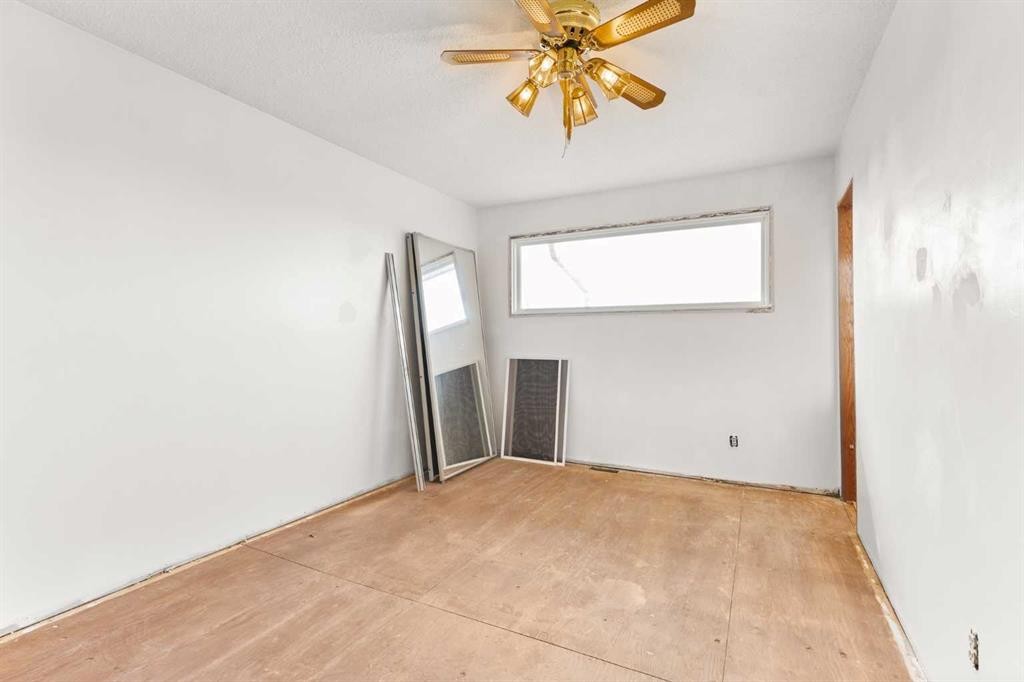 626 Old Highway 1, Walsh, AB - Indoor Photo Showing Other Room