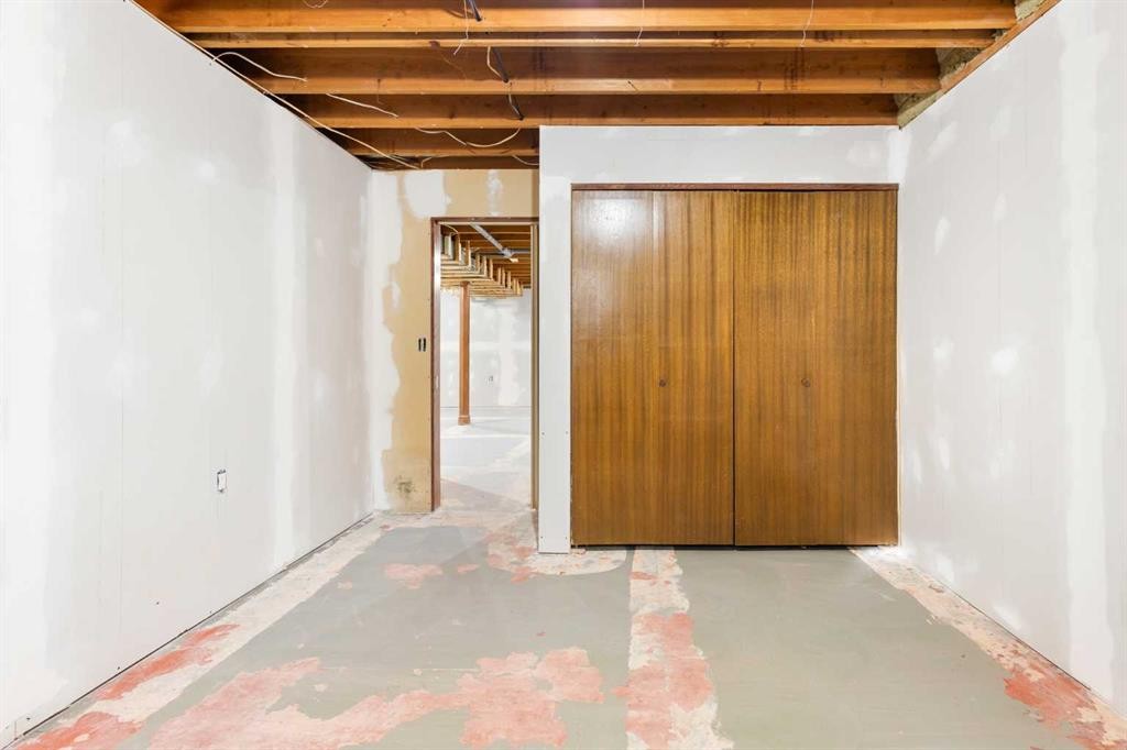 626 Old Highway 1, Walsh, AB - Indoor Photo Showing Basement