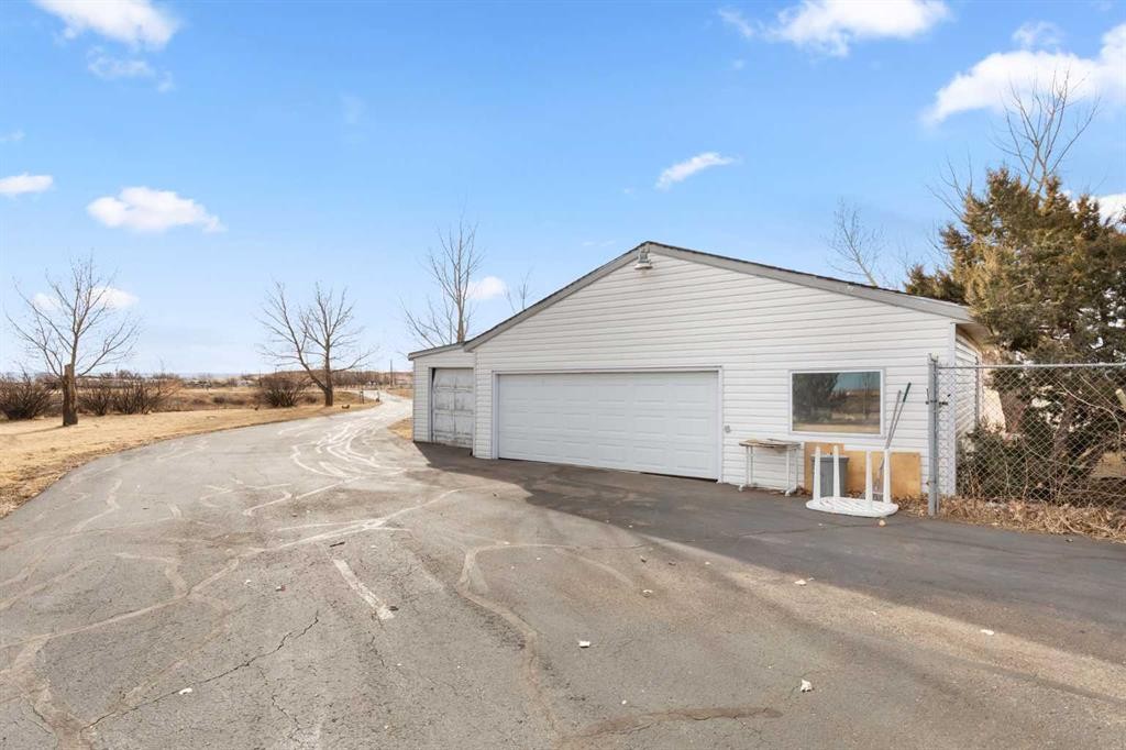 626 Old Highway 1, Walsh, AB - Outdoor