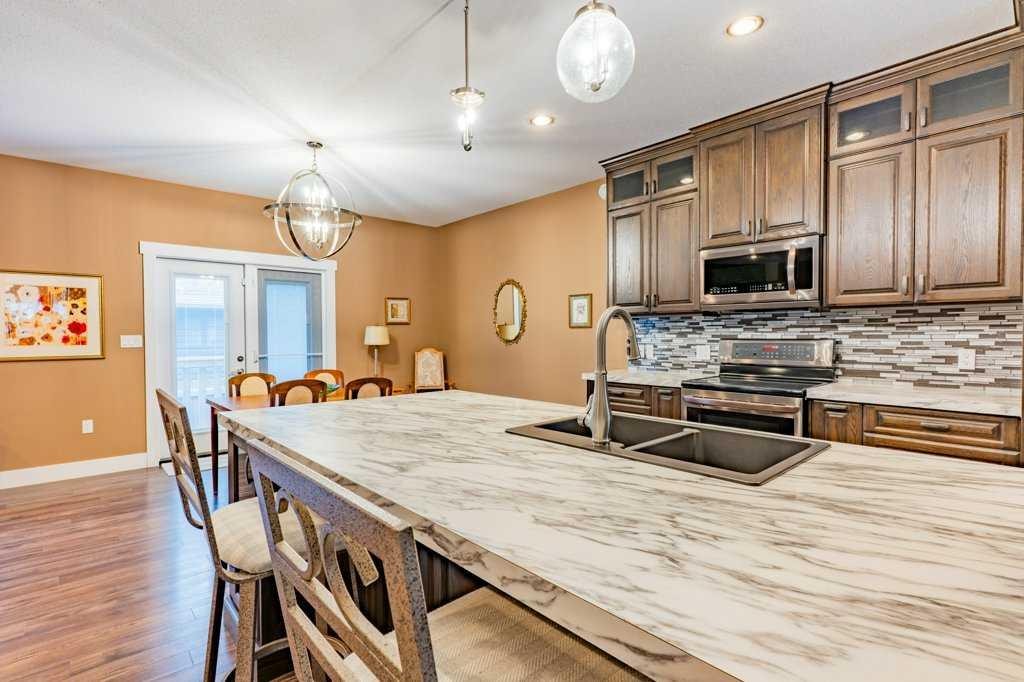 208 Westview Crescent West, Bow Island, AB - Indoor Photo Showing Kitchen With Upgraded Kitchen
