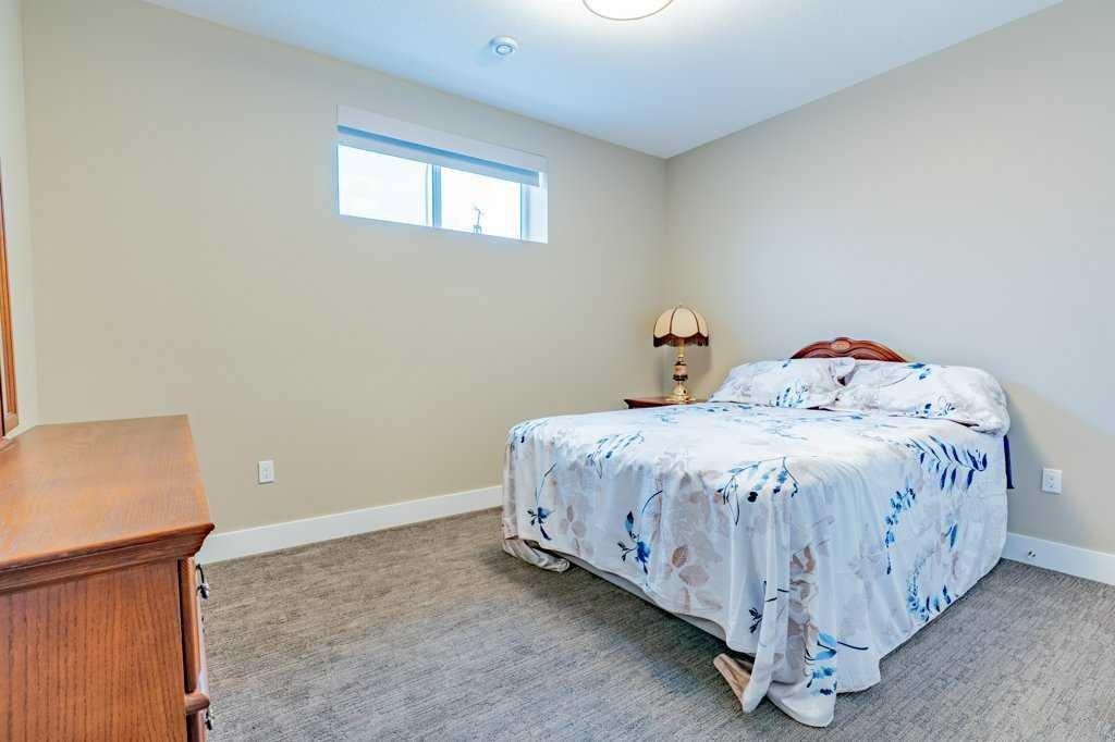 208 Westview Crescent West, Bow Island, AB - Indoor Photo Showing Bedroom