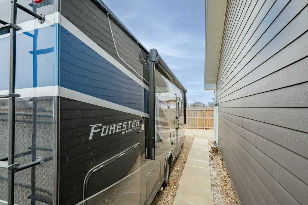 208 Westview Crescent West, Bow Island, AB - Outdoor With Exterior