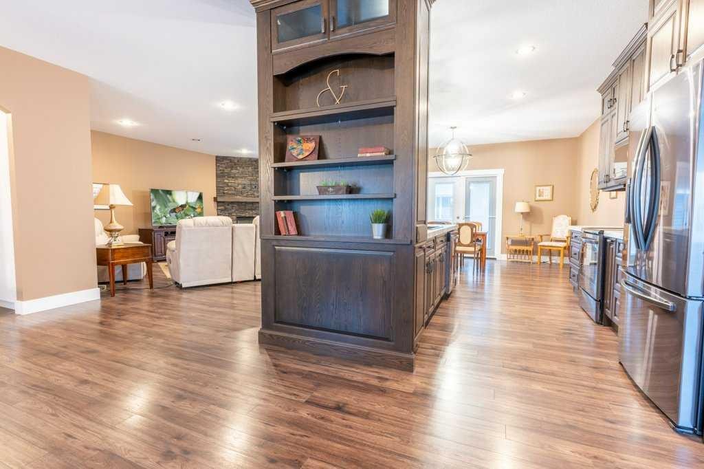 208 Westview Crescent West, Bow Island, AB - Indoor Photo Showing Kitchen