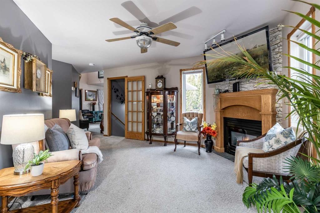 512 11 Street, Dunmore, AB - Indoor Photo Showing Living Room With Fireplace