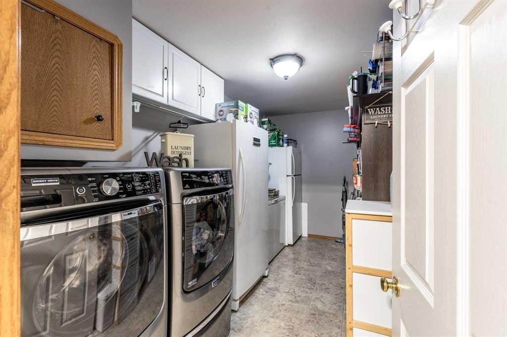 512 11 Street, Dunmore, AB - Indoor Photo Showing Laundry Room