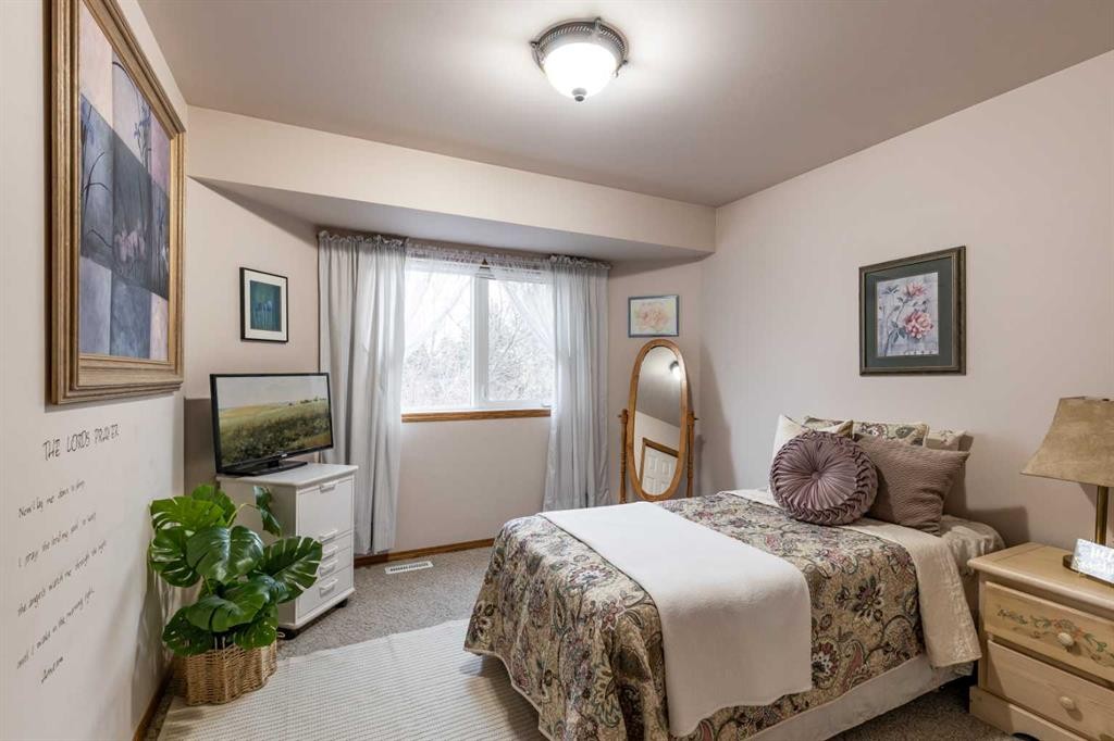 512 11 Street, Dunmore, AB - Indoor Photo Showing Bedroom