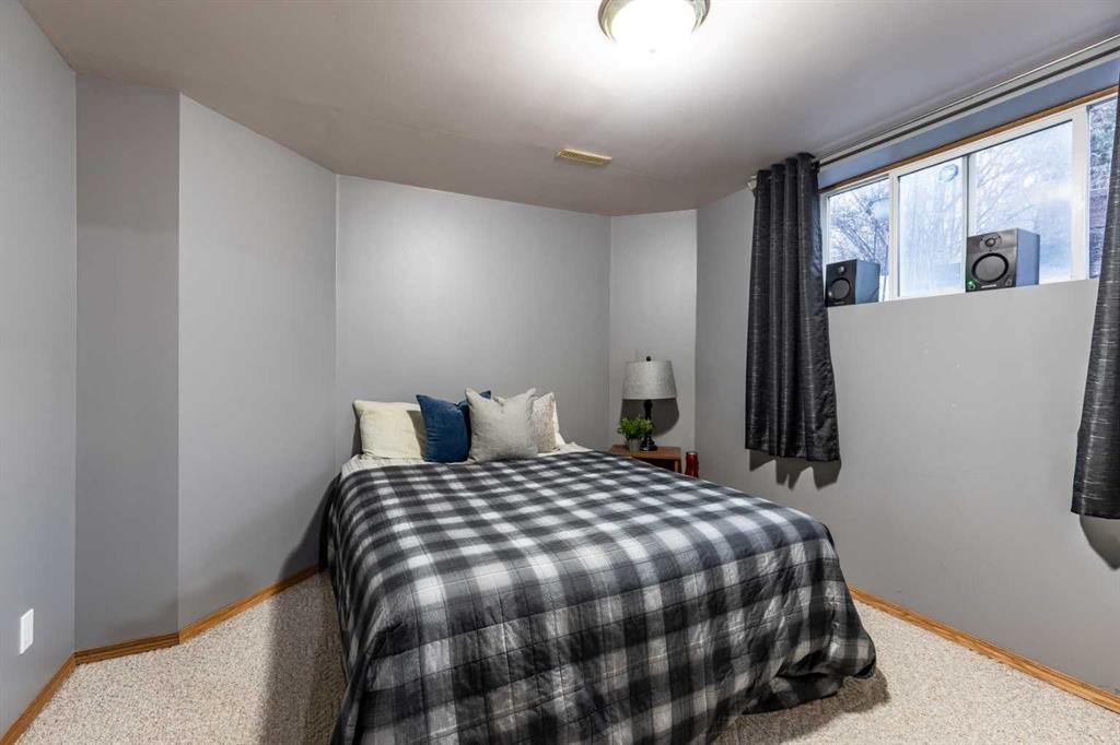 512 11 Street, Dunmore, AB - Indoor Photo Showing Bedroom