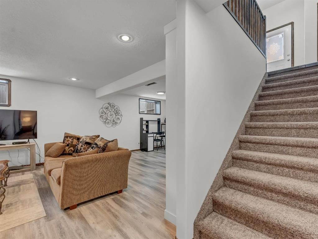 32 Sunrise Court Sw, Medicine Hat, AB - Indoor