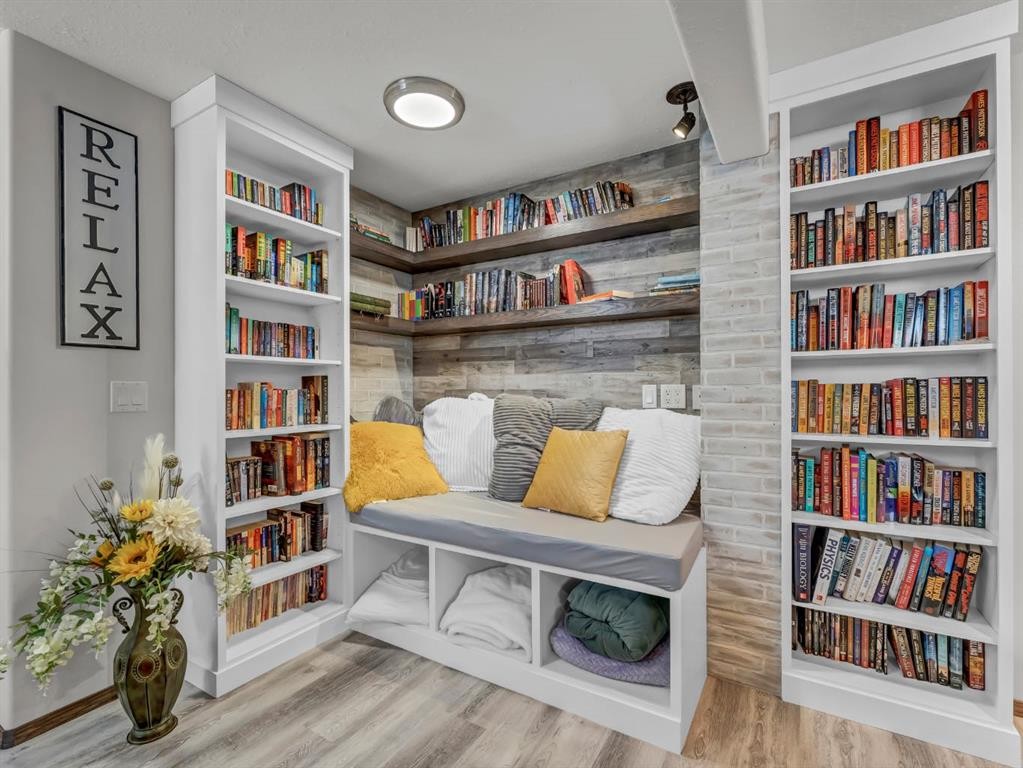 32 Sunrise Court Sw, Medicine Hat, AB - Indoor Photo Showing Office