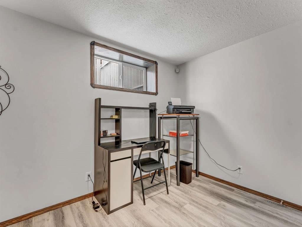 32 Sunrise Court Sw, Medicine Hat, AB - Indoor Photo Showing Office