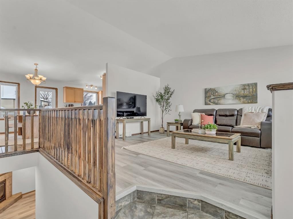 32 Sunrise Court Sw, Medicine Hat, AB - Indoor