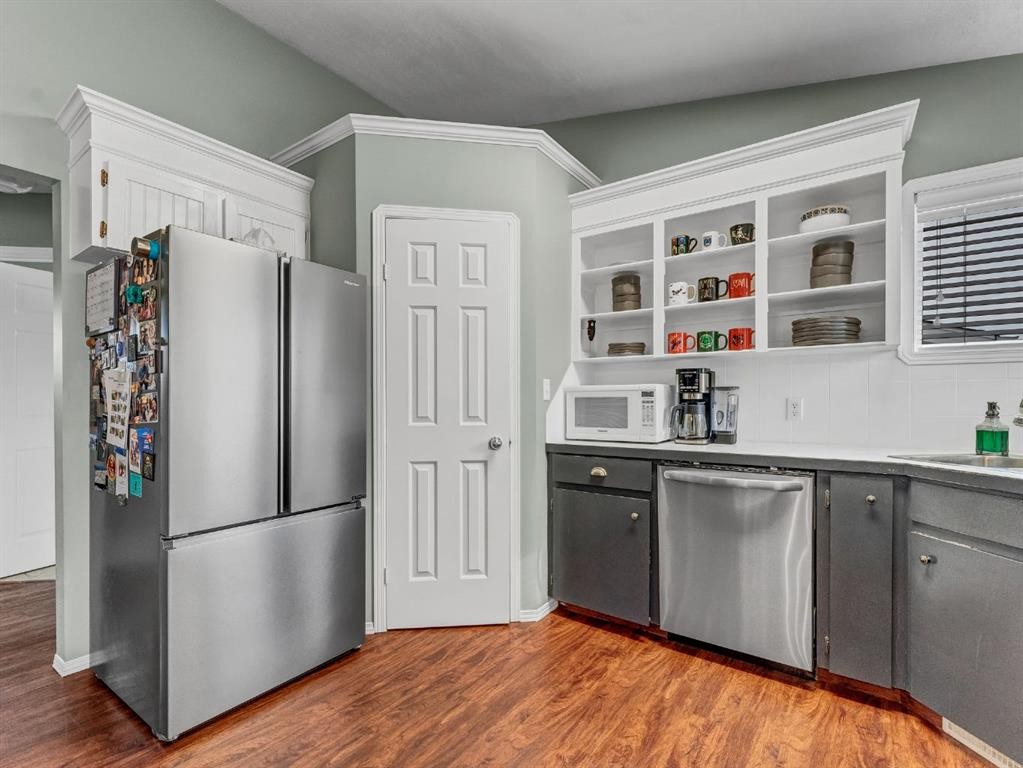 135 Sage Close Se, Medicine Hat, AB - Indoor Photo Showing Kitchen