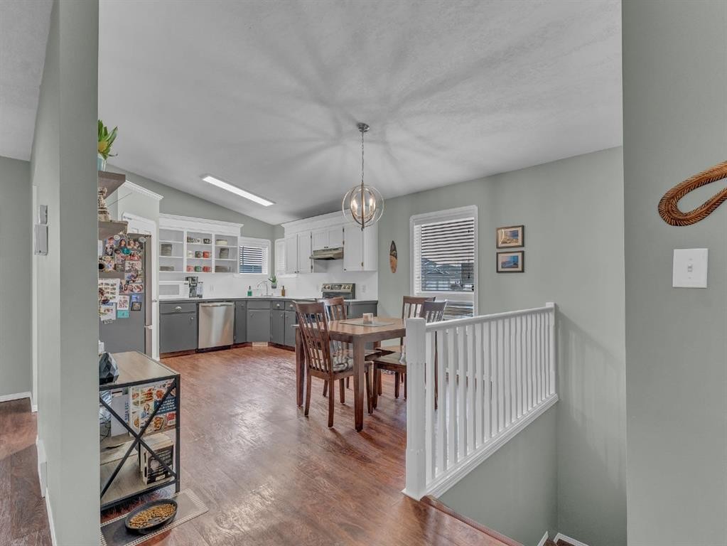 135 Sage Close Se, Medicine Hat, AB - Indoor Photo Showing Other Room