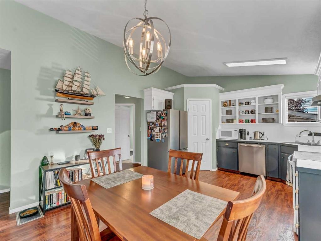 135 Sage Close Se, Medicine Hat, AB - Indoor Photo Showing Dining Room