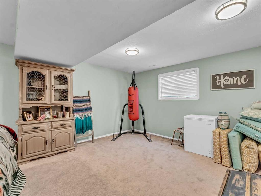 135 Sage Close Se, Medicine Hat, AB - Indoor