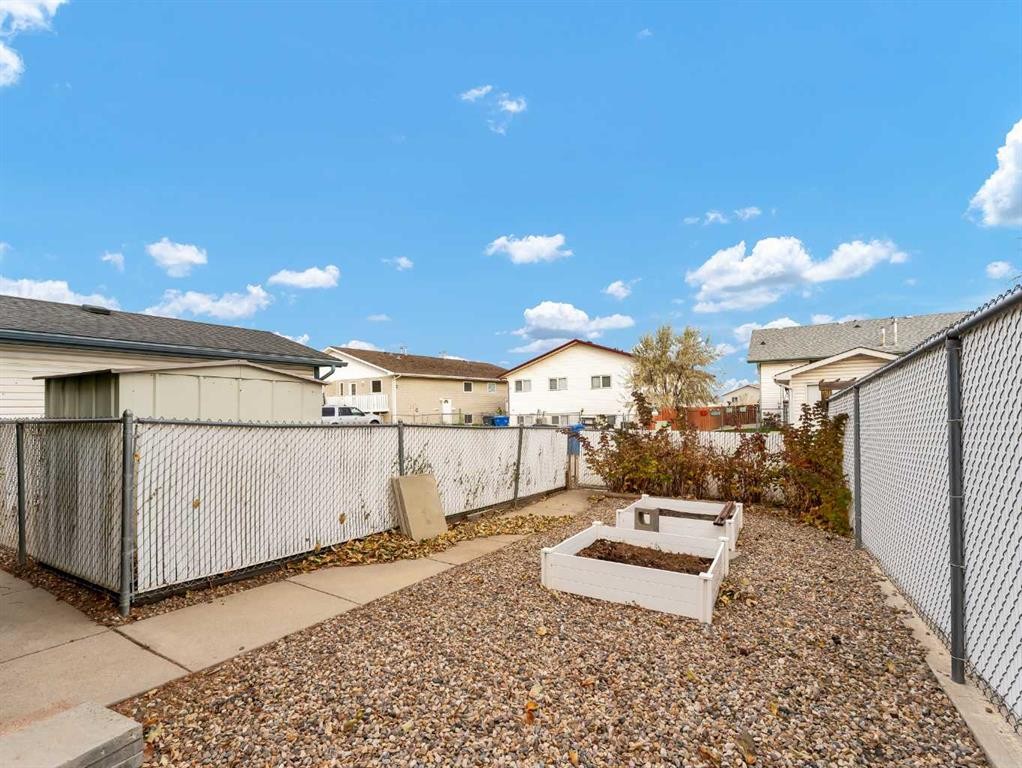 135 Sage Close Se, Medicine Hat, AB - Outdoor