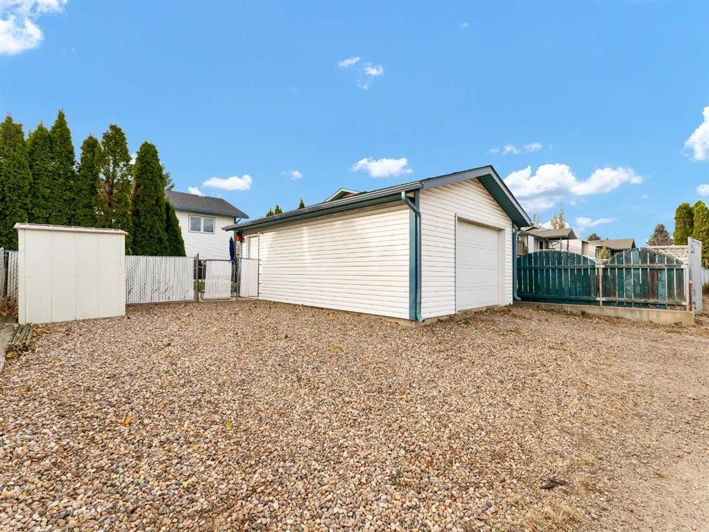 135 Sage Close Se, Medicine Hat, AB - Outdoor With Exterior