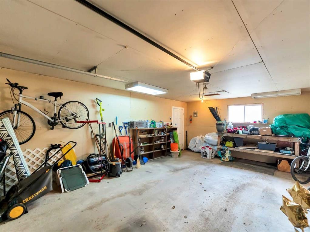 135 Sage Close Se, Medicine Hat, AB - Indoor Photo Showing Garage