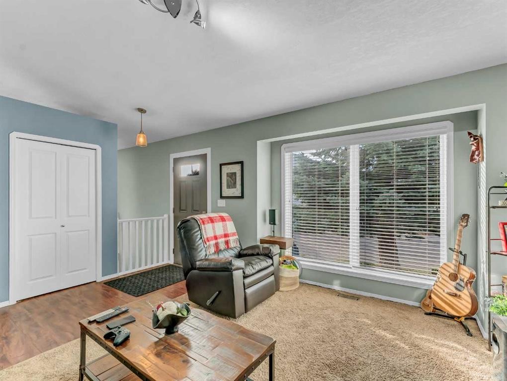 135 Sage Close Se, Medicine Hat, AB - Indoor Photo Showing Other Room