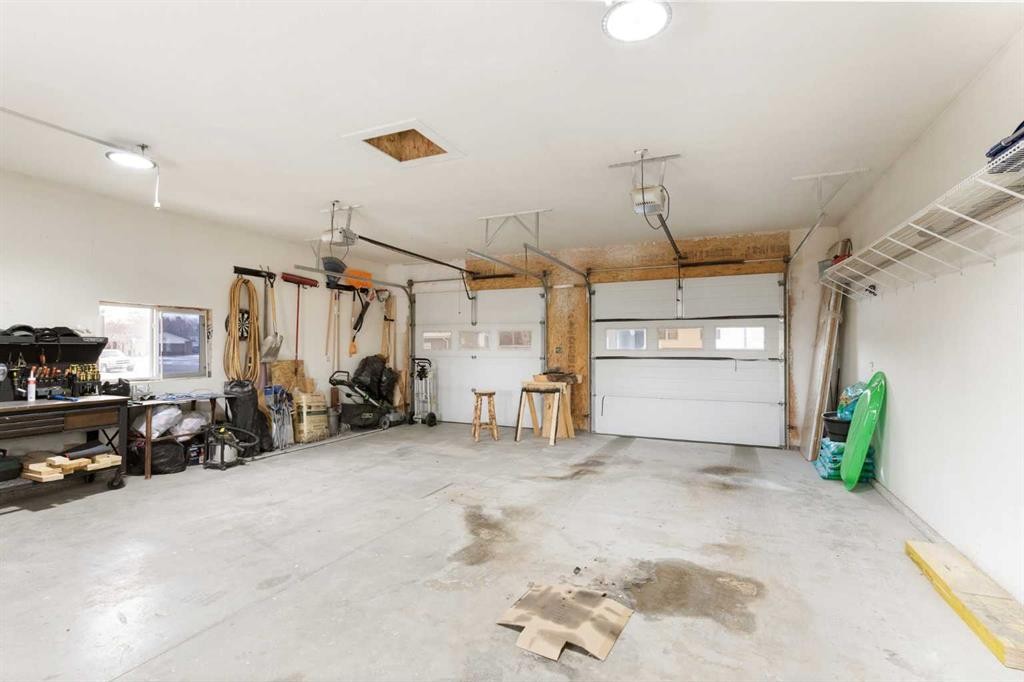 803 2 Avenue West, Foremost, AB - Indoor Photo Showing Garage