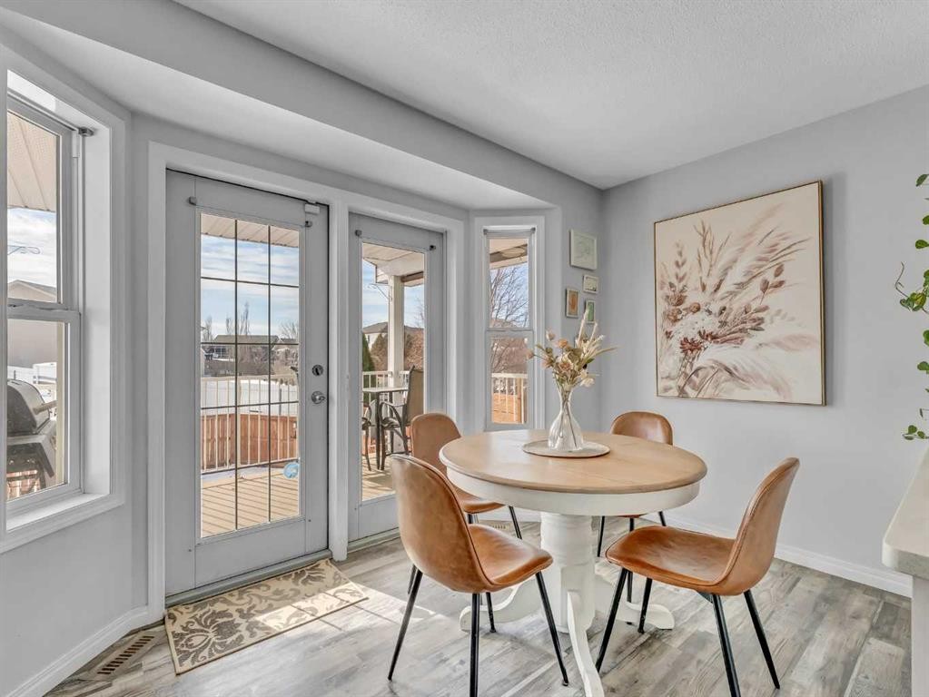 416 Redcliff Way Se, Redcliff, AB - Indoor Photo Showing Dining Room