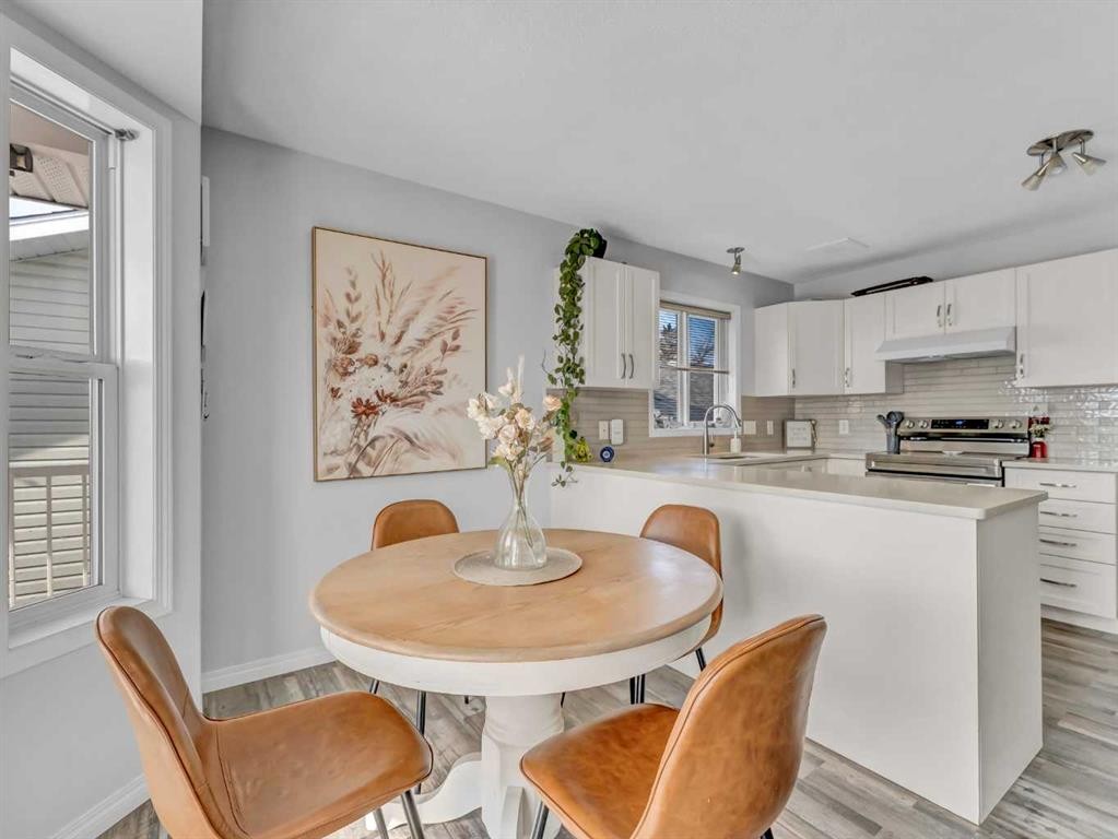 416 Redcliff Way Se, Redcliff, AB - Indoor Photo Showing Dining Room