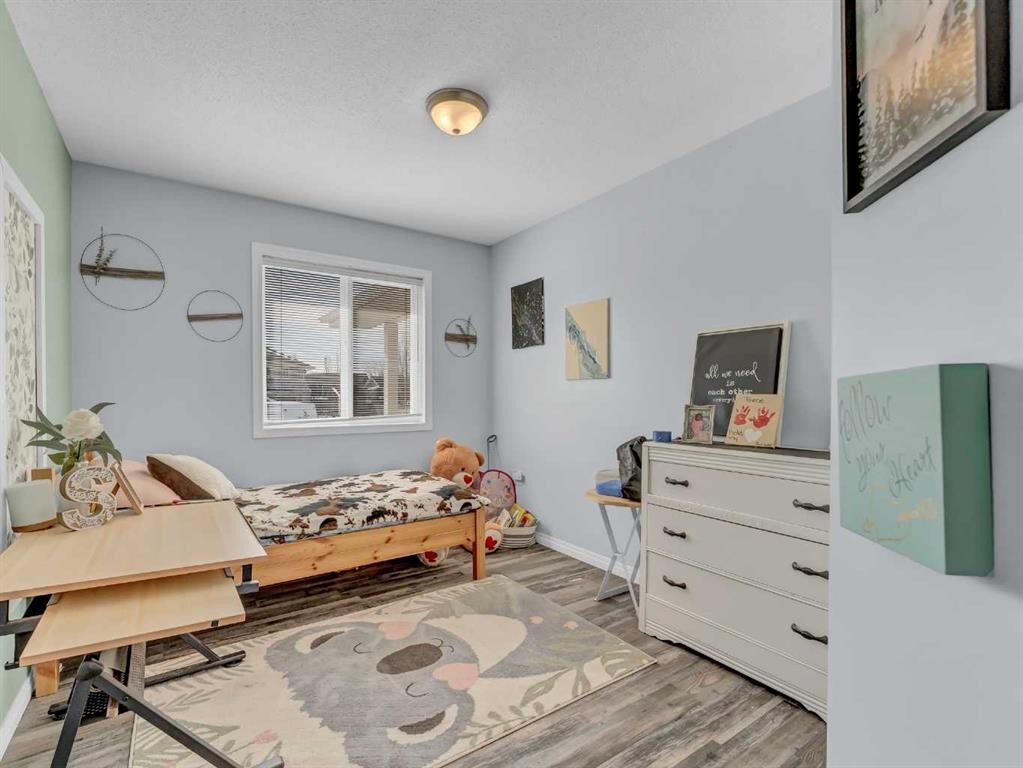 416 Redcliff Way Se, Redcliff, AB - Indoor Photo Showing Bedroom