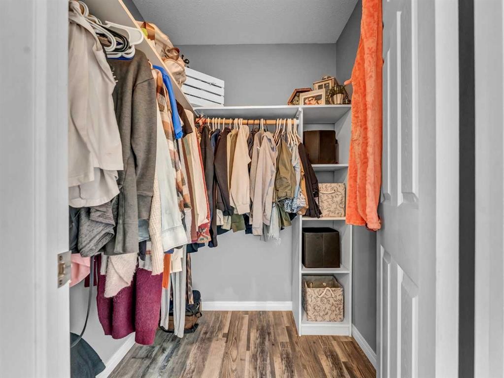 416 Redcliff Way Se, Redcliff, AB - Indoor With Storage