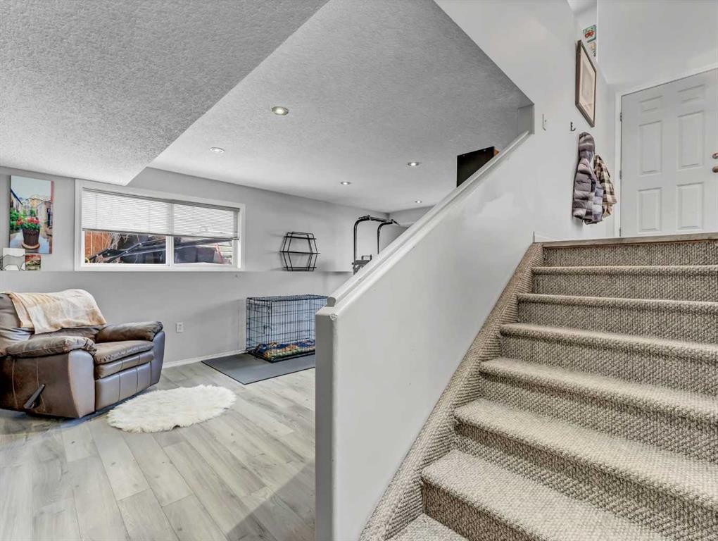 416 Redcliff Way Se, Redcliff, AB - Indoor Photo Showing Other Room