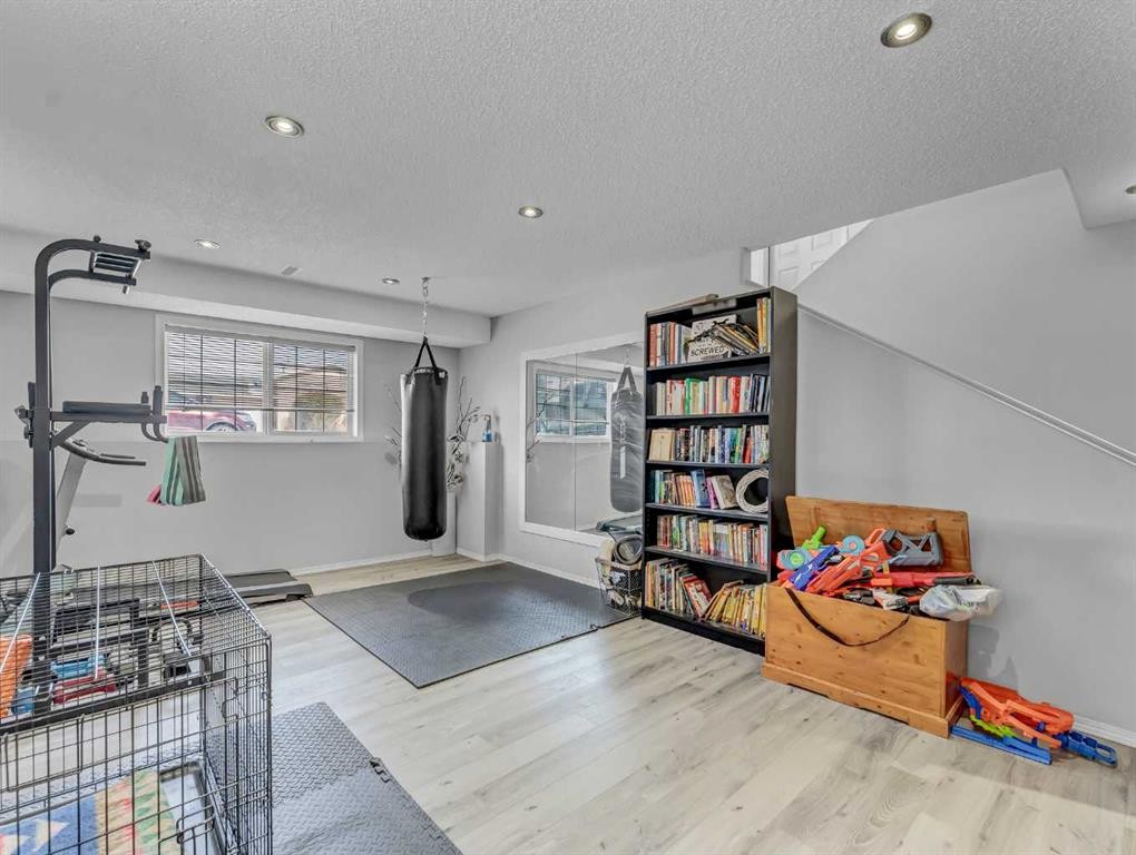 416 Redcliff Way Se, Redcliff, AB - Indoor Photo Showing Other Room