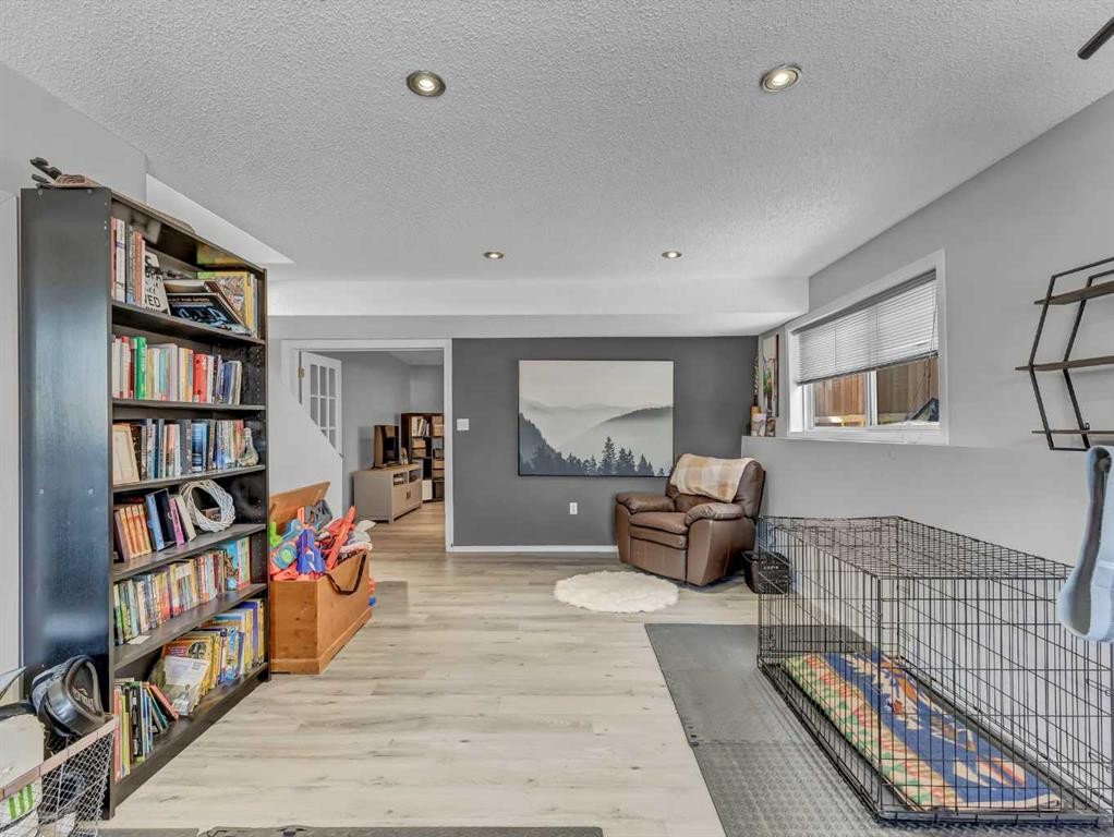 416 Redcliff Way Se, Redcliff, AB - Indoor