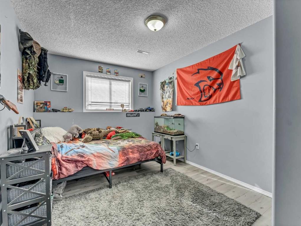416 Redcliff Way Se, Redcliff, AB - Indoor Photo Showing Bedroom