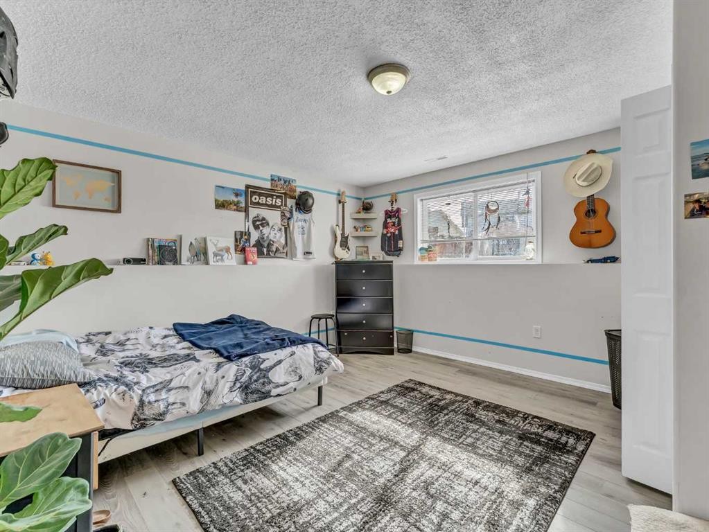 416 Redcliff Way Se, Redcliff, AB - Indoor Photo Showing Bedroom