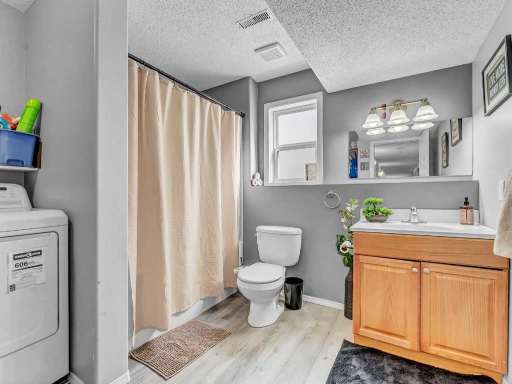 416 Redcliff Way Se, Redcliff, AB - Indoor