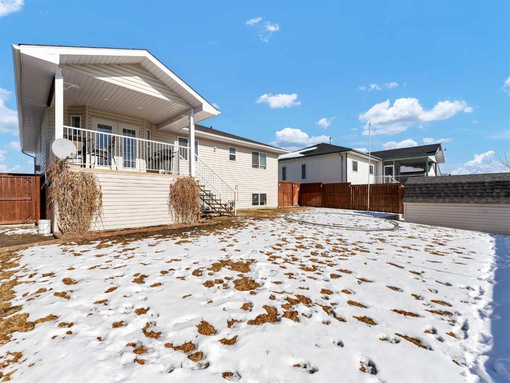 416 Redcliff Way Se, Redcliff, AB - Outdoor