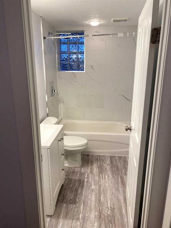 106-371 Aberdeen Street Se, Medicine Hat, AB - Indoor Photo Showing Bathroom