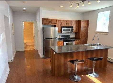 106-371 Aberdeen Street Se, Medicine Hat, AB - Indoor Photo Showing Kitchen With Double Sink