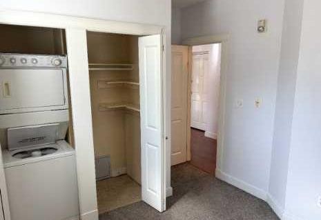 106-371 Aberdeen Street Se, Medicine Hat, AB - Indoor Photo Showing Laundry Room